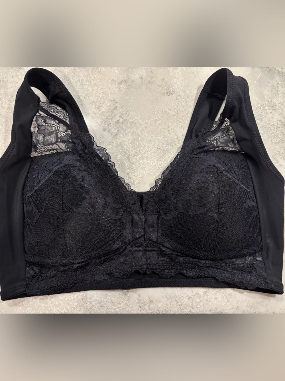 Lucy Breeze The Lacy Bra 34A front closure wire free smoothing back BINF
